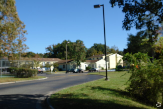 Building Photo - Majestic Oaks Rental