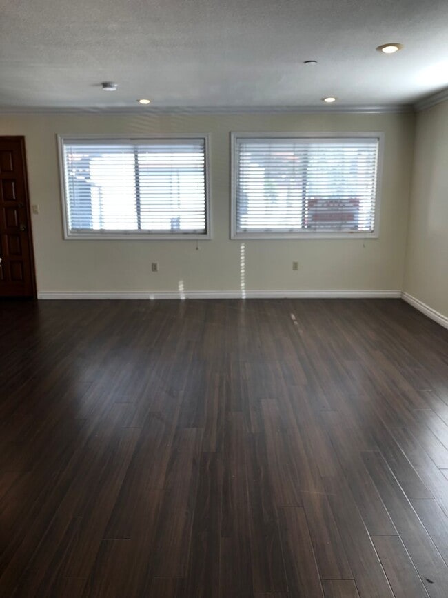 Photo - Los Caballeros #301 Unidad 301A