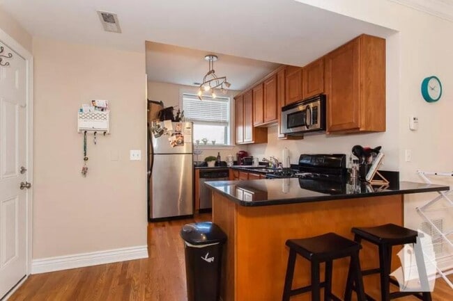 Photo - 2 bedroom in Chicago IL 60613 Unidad 1
