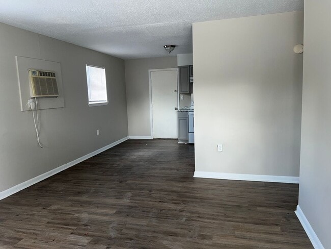 Photo - 2 bedroom 1 bath Duplex &  Washer & Dryer ...