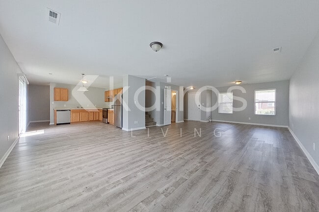 Photo - 326 Kenneth Blvd NW