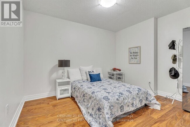 Photo - 240 Villagewalk Blvd Unité 812