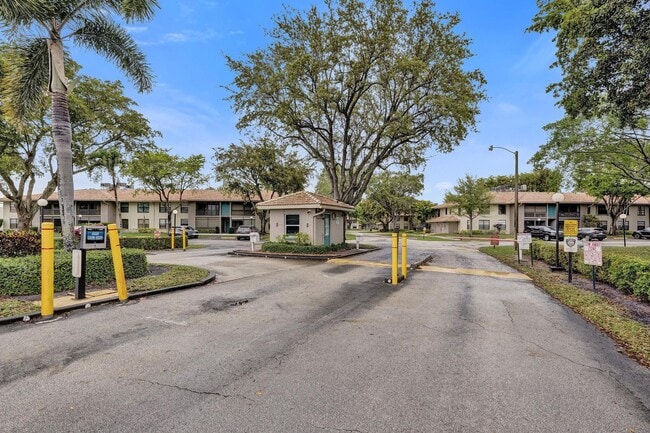 Photo - 9840 Pineapple Tree Dr Unidad 204