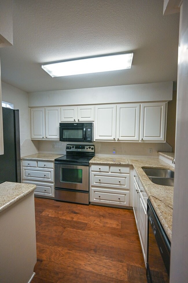 Photo - 412 Half Moon Way