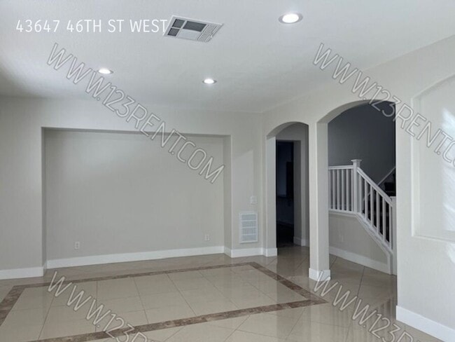 Photo - 43647 46th St W