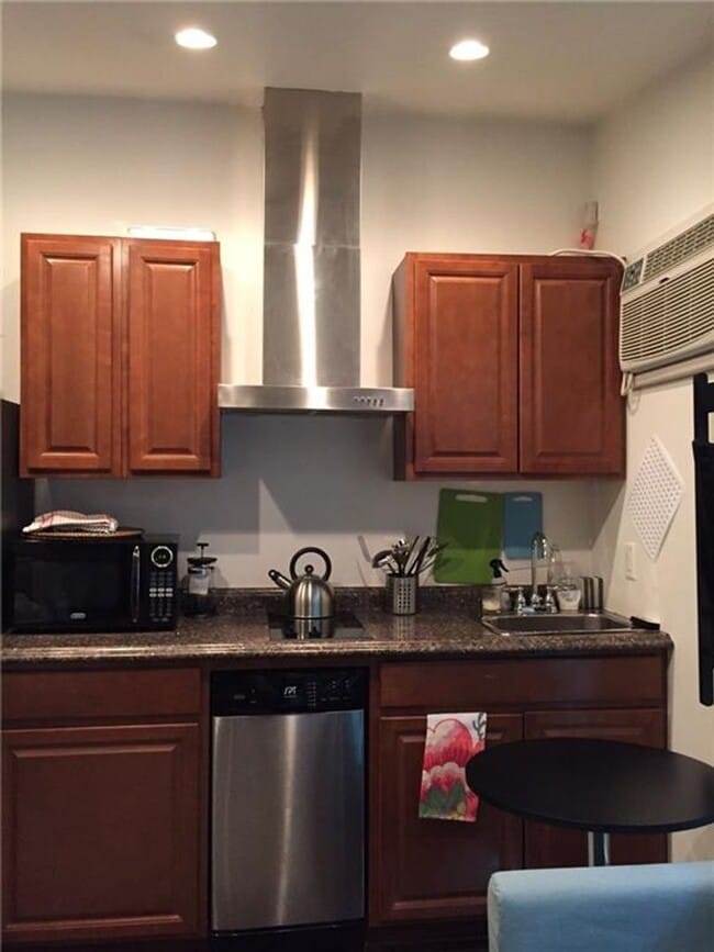 Photo - 1810 Newton St