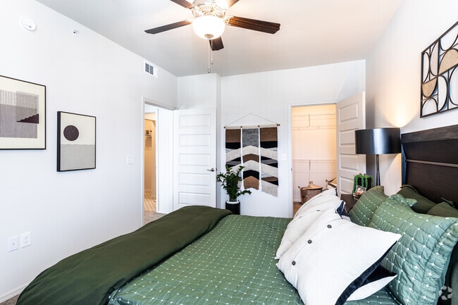 1BR, 1BA - 789SF