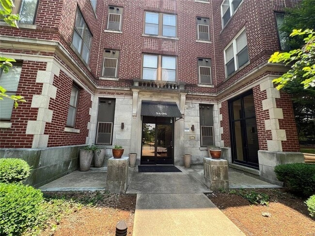 Building Photo - 5696 Kingsbury Ave Unit 103 Rental