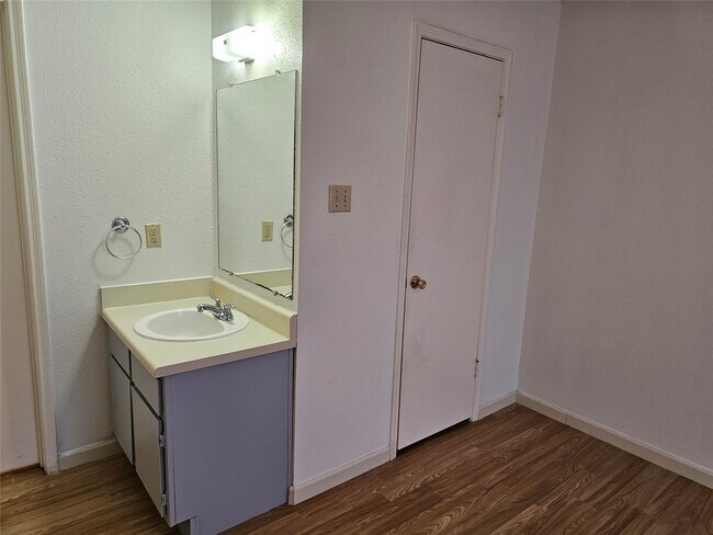 Photo - 2750 Holly Hall St Unidad 712