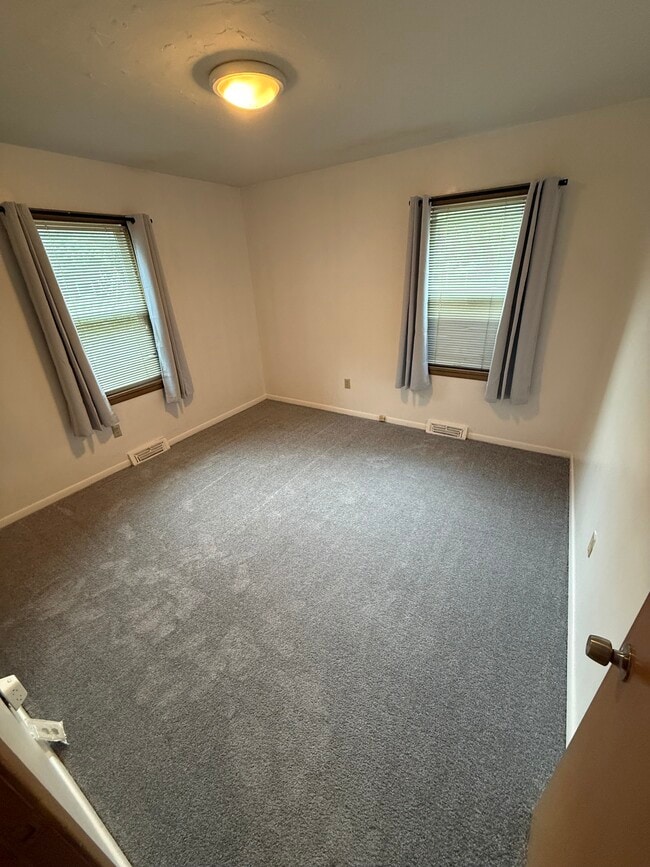 2545 Kenilworth Rd