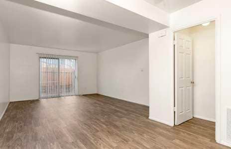 Family Room - The Townhouse Apartment Homes