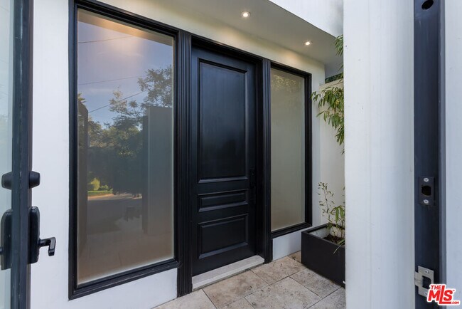 Photo - 7473 Mulholland Dr