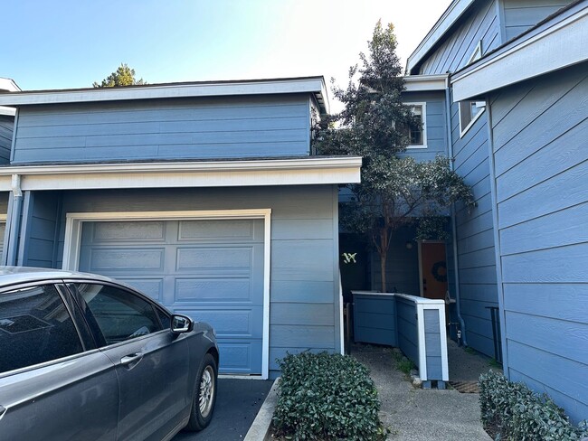 Building Photo - 2225 Exposition Dr