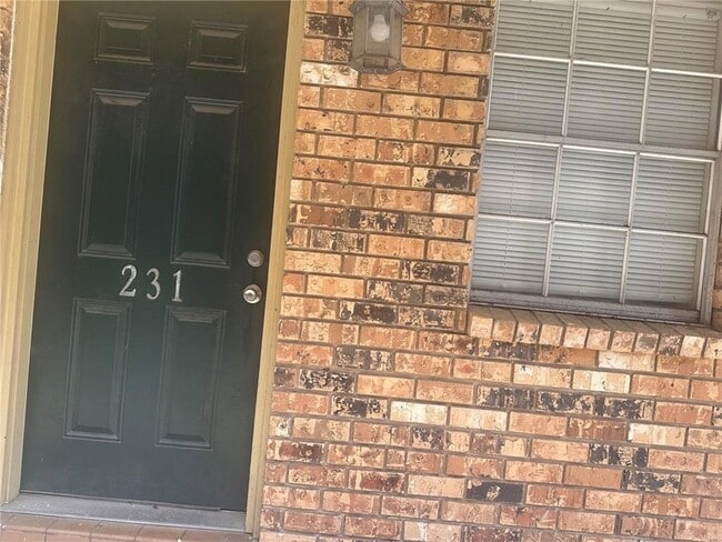 231 W Esplanade Ave