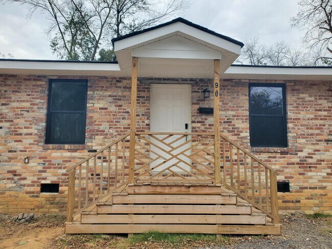 Photo - 290 Quick St