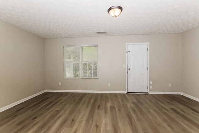 Photo - 1902 Grove Way