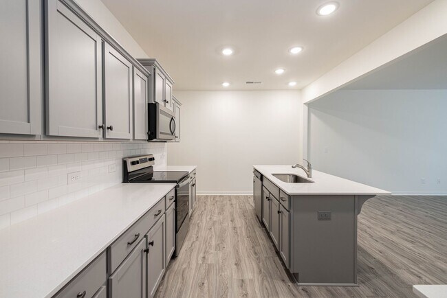 Photo - 3 Bed, 2.5 Bath Home with Bonus Loft & Private Owner Suite - Available Late September Move In