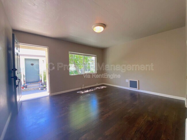 Photo - 114 Maple St Unidad 4