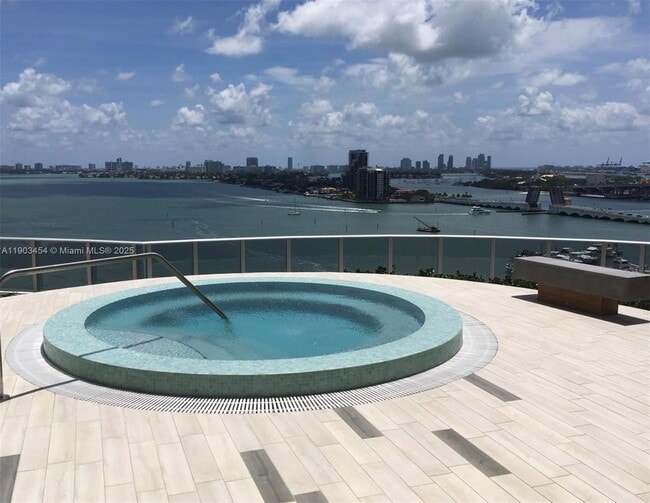 Photo - 488 NE 18th St Unidad 2102