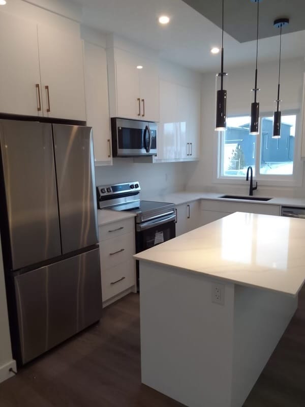 Building Photo - 12468 47 St NW Unit Main