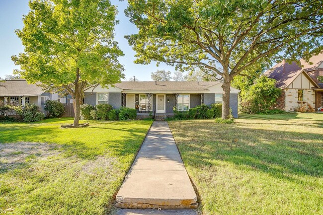 Building Photo - One Side of Great Duplex Near TCU- 1 Bed, ... Rental