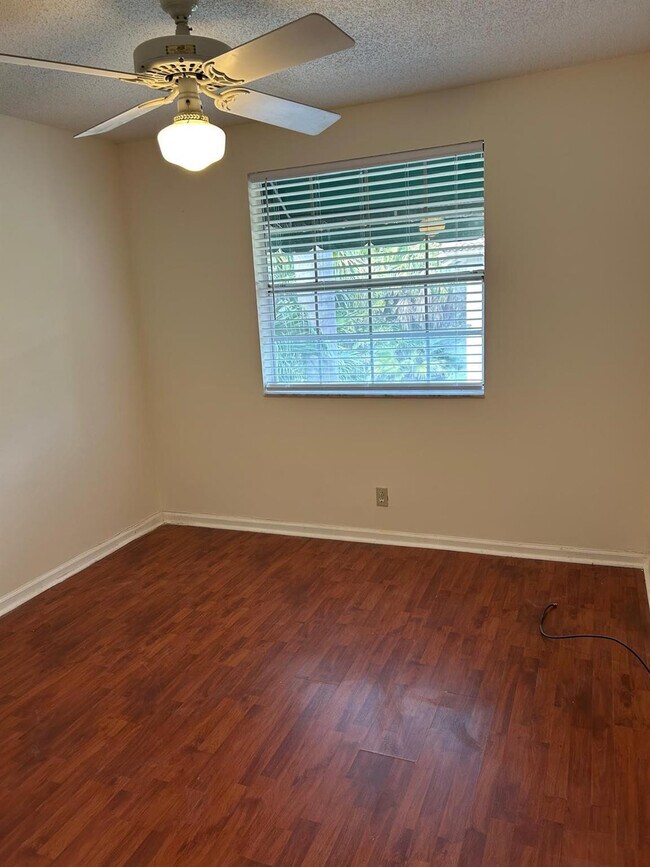 Photo - 6542 Via Regina