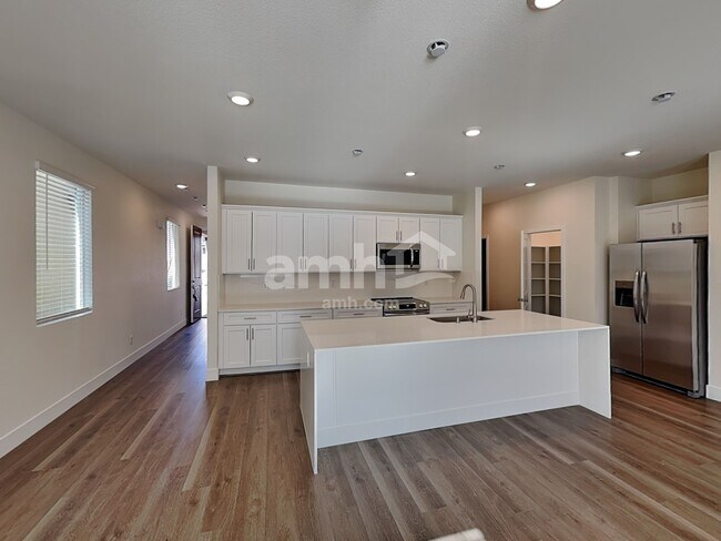 Photo - 10337 Bee Balm St