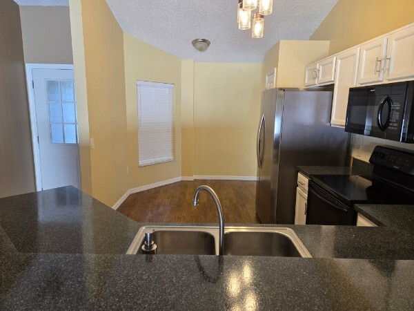 Photo - 2631 Winchester Cir