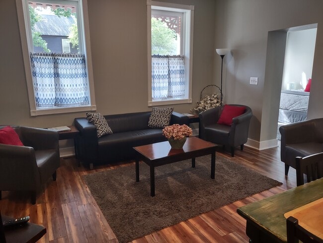 Photo - 3144 Woodbine Ave Unit #A