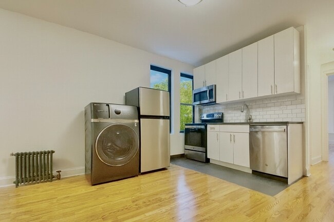 Building Photo - 282 Cabrini Blvd Rental