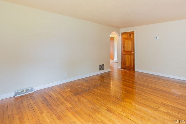 Photo - 104 Van Mara Dr