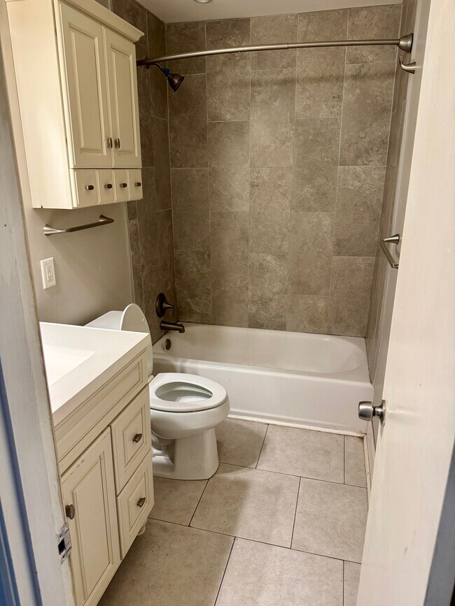Photo - 156 Kenmore Pl