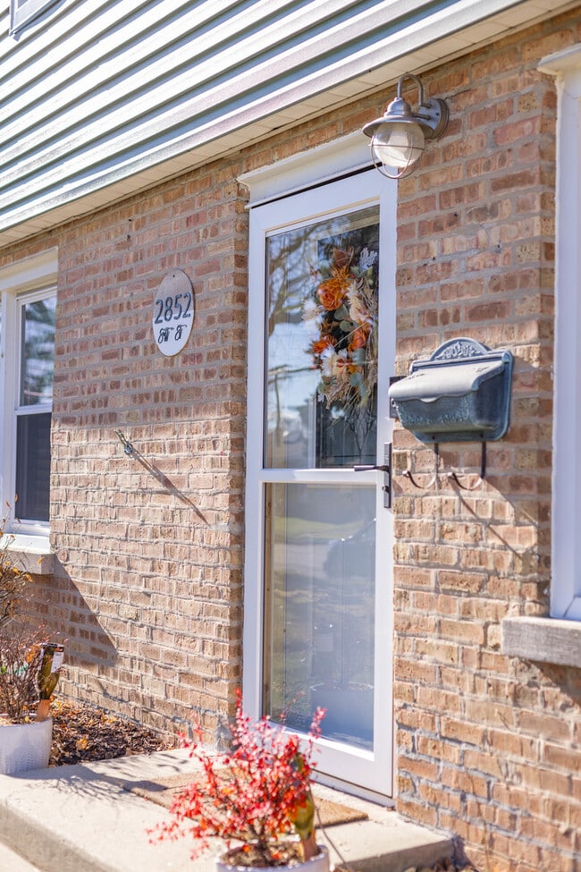 Photo - 2852 Scott St