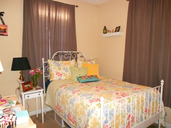 Photo - Large 4 Bedroom Home, so close to campus!