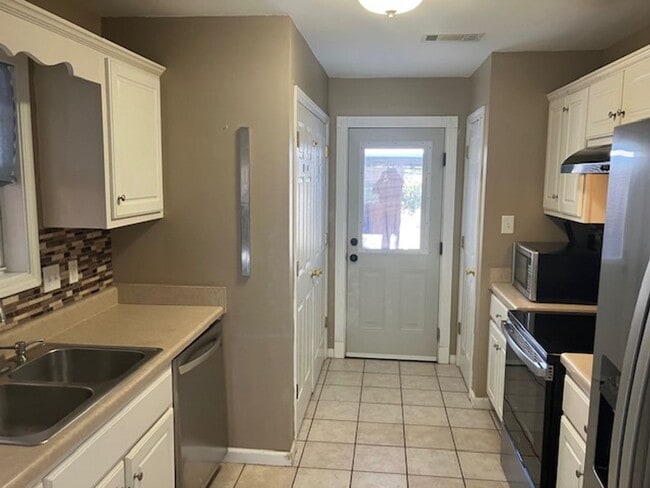 Photo - 108 Peyton Cove