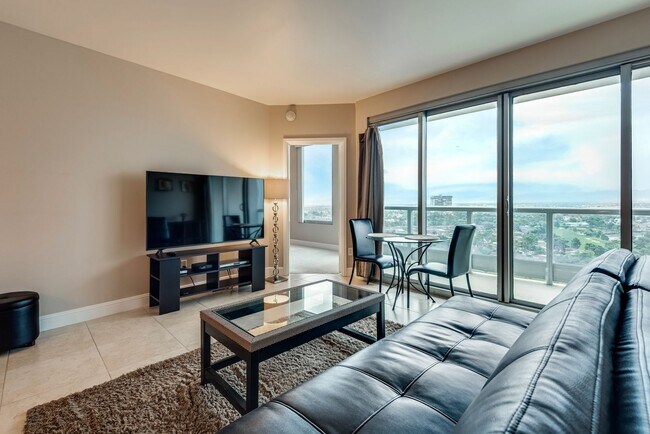 Photo - Turnberry Towers 1904E-Strip/Golf/City Views from this Fully Furnished 1Bd Residence Unidad 1904