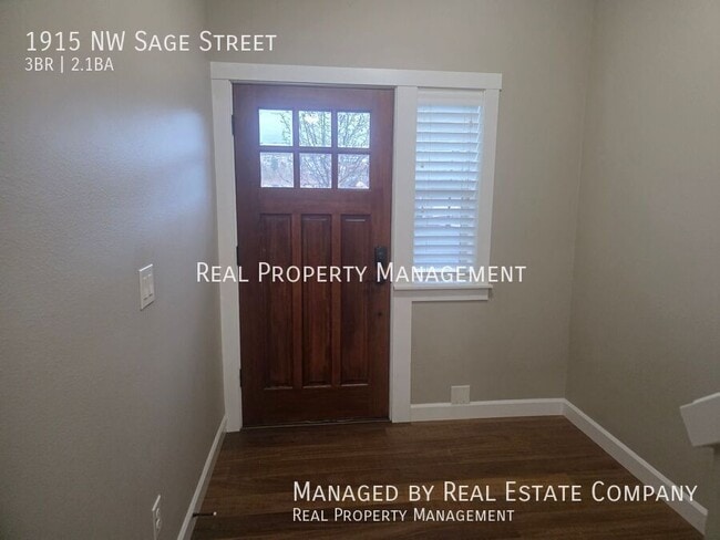 Photo - 1915 NW Sage St