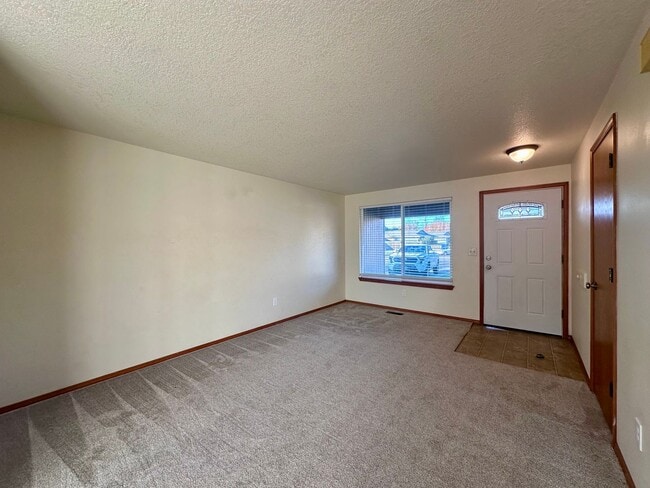 Photo - DUPLEX 2 BED 1 BATH WITH HUGE BACKYARD IN CHERRY PARK TROUTDALE!