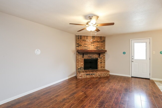 Photo - 5907 Willow Crest Dr