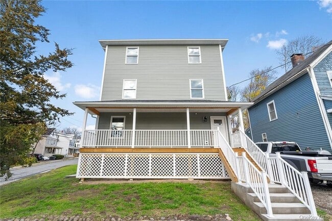 Building Photo - 20 Oak St Unit 2
