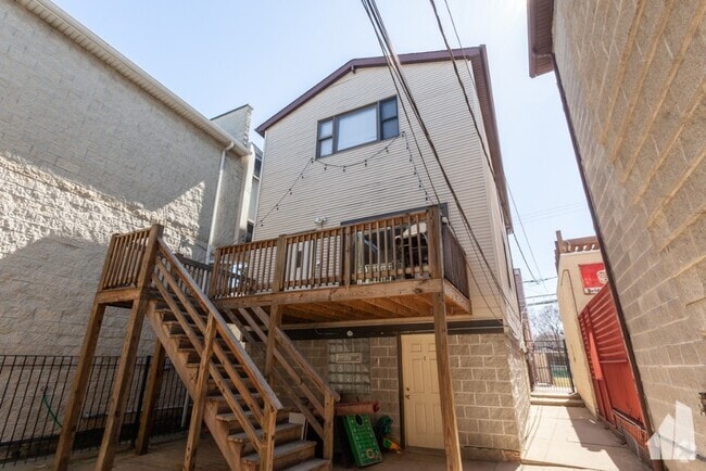 Building Photo - 1433 W Oakdale Ave Unit CH Rental