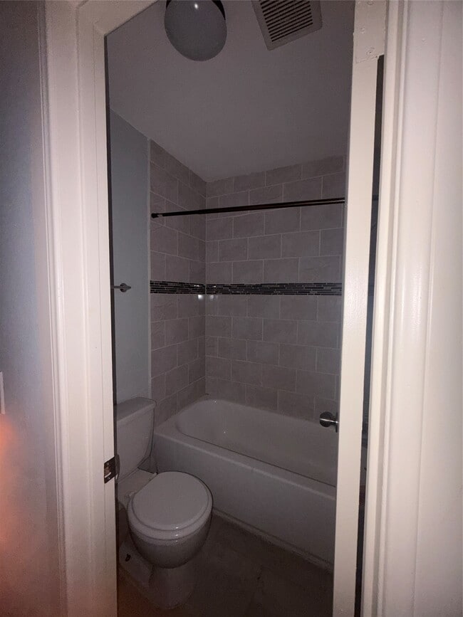 Photo - 4626 Bell St Unit 6