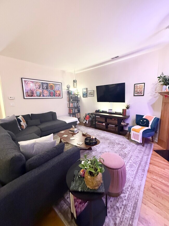 Photo - 3349 N Clark St Unidad 1