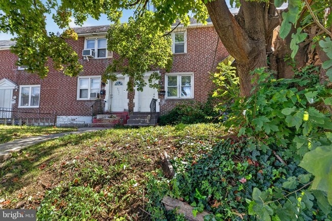 243 W 22nd St