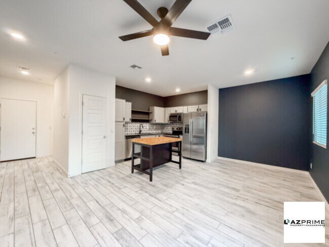 Photo - Upgraded 2/2.5 Phoenix Townhouse!