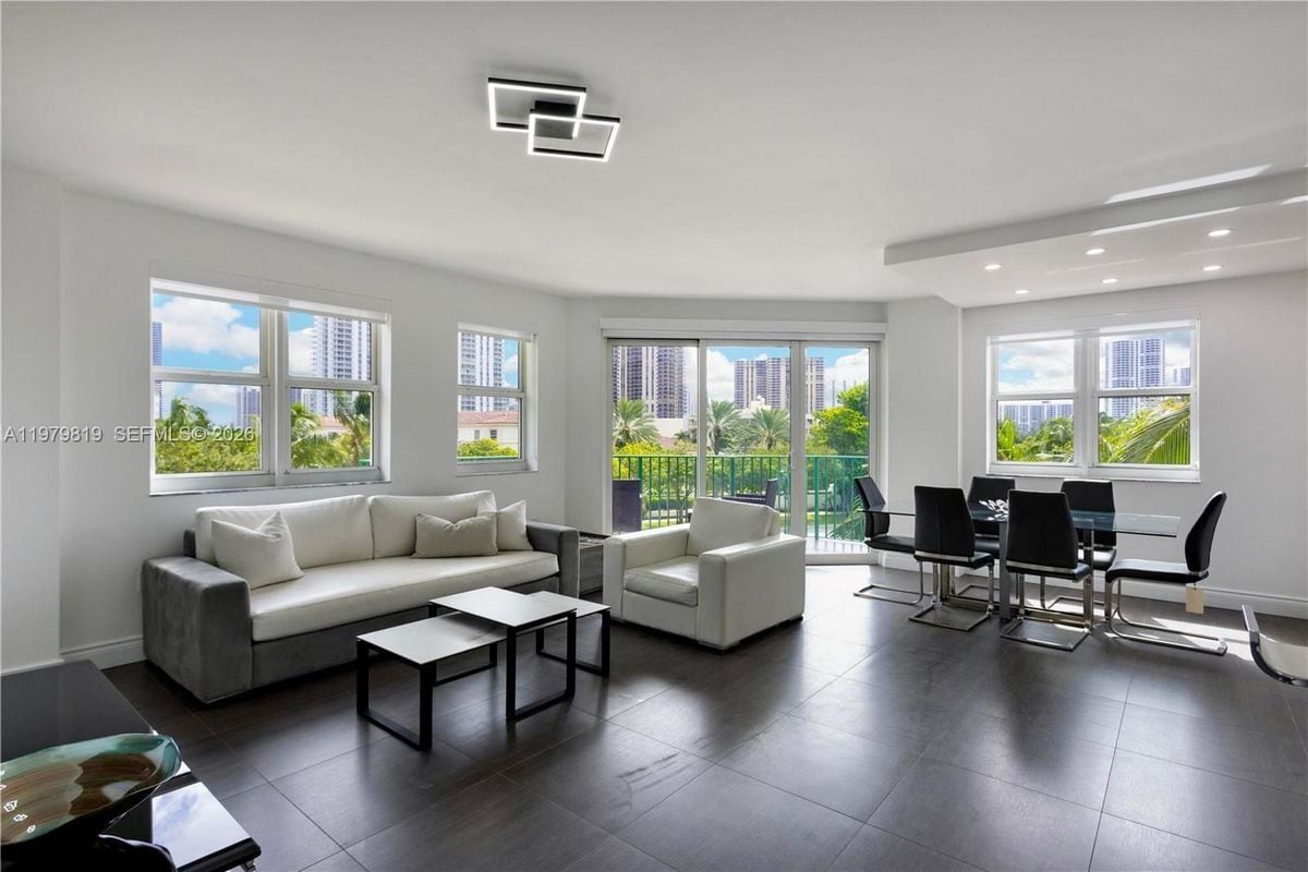 Photo - 19900 E Country Club Dr