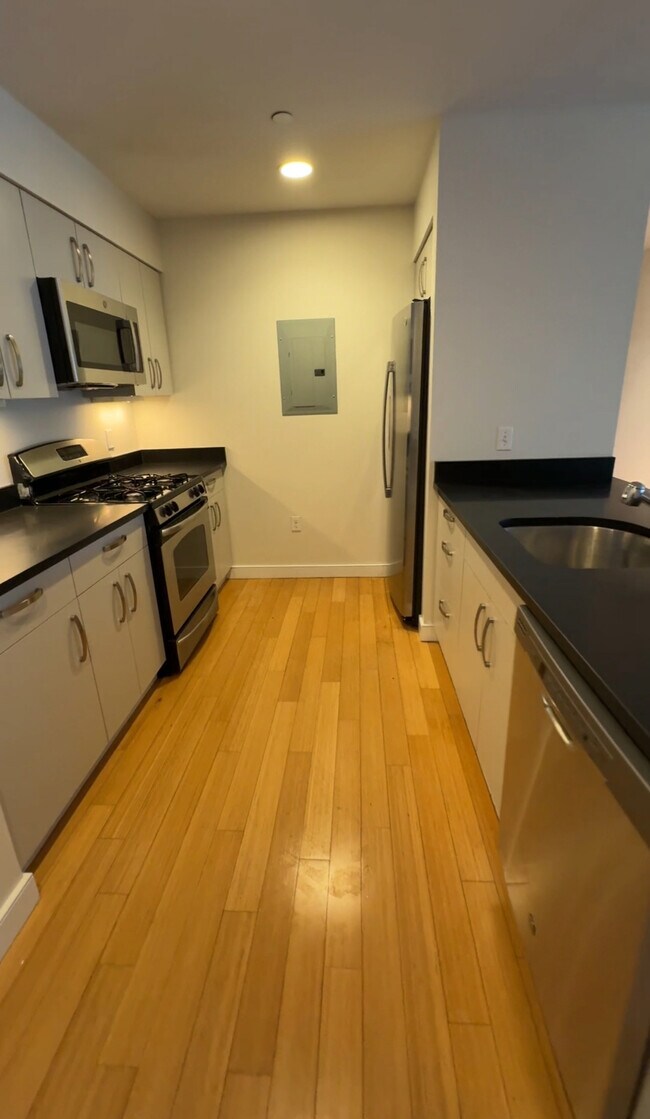 Photo - 595 Albany St Unidad 302