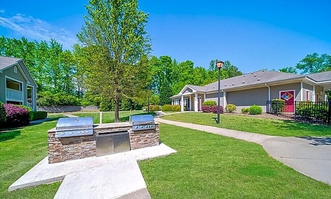 Outdoor Kitchen - Ivy Hollow