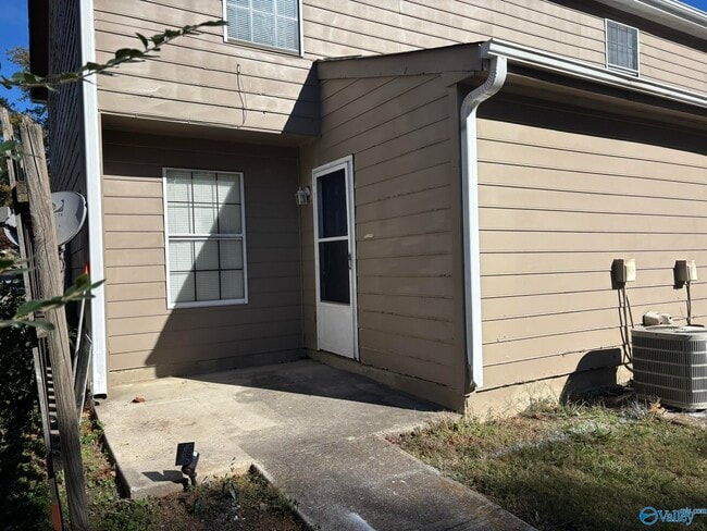 Photo - 2607 Wynterhall Rd SE Unidad D Rental