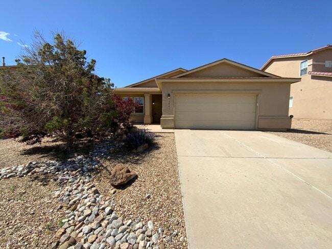 3 Bedroom Single Story Home Available Near... - 3 Bedroom Single Story Home Available Near...